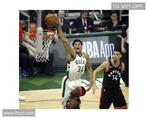 湖人队与雄鹿队激战正酣2009年12月16日经典对决回顾